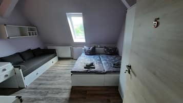 1 habitación, caja de seguridad en la habitación y escritorio