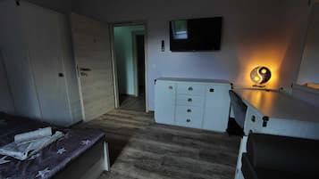 1 Schlafzimmer, Zimmersafe, Schreibtisch, Reisekinderbett