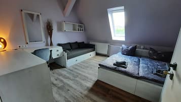 1 Schlafzimmer, Zimmersafe, Schreibtisch, Reisekinderbett