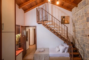 5 عدّة غرف نوم ومكتب ومكواة/لوح كي وسرير سفر