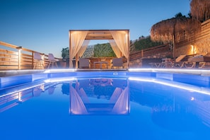 حمّام سباحة خارجي