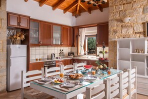 Fridge, microwave, oven, stovetop - Villa Elisavet, a traditional retreat with pool (Σίσι)