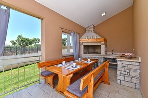 Outdoor dining - House 2105/39330 (Istria - Divšići), 12000m from the beach (Divšići)