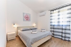 3 bedrooms, internet - House 2105/39330 (Istria - Divšići), 12000m from the beach (Divšići)