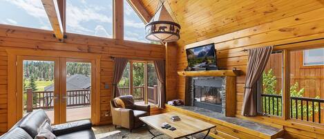 Fernseher, Kamin, Videospiele, DVD-Player