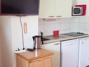 Fridge, microwave, dishwasher