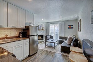 TV connectée, cheminée, médiathèque, vidéothèque