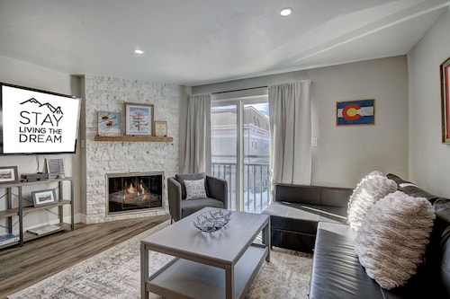 Newly Remodeled Listing! Downtown, walk to the Restaurants, Bars, and Slopes!