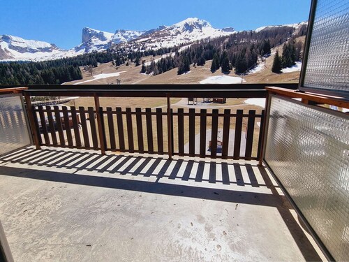 Cozy studio with snow front view, close to chairlift and shops