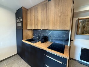 Kylskåp, mikrovågsugn, ugn och diskmaskin