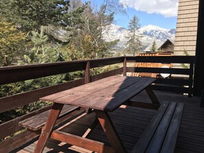Outdoor dining - 3-Room Chalet with Terrace and Free Parking (La Joue du Loup)