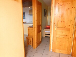 Interior - Cozy 2-Room Apartment for 4 with Balcony, Near Ski Lifts - Vieil Alpe (Huez)
