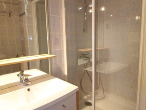 Bathroom - Cozy 2-Room Apartment for 4 with Balcony, Near Ski Lifts - Vieil Alpe (Huez)