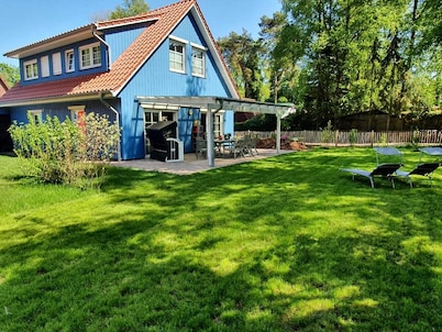 ~ Color magic blue in Conneforde ~ with large terrace, garden, sauna d