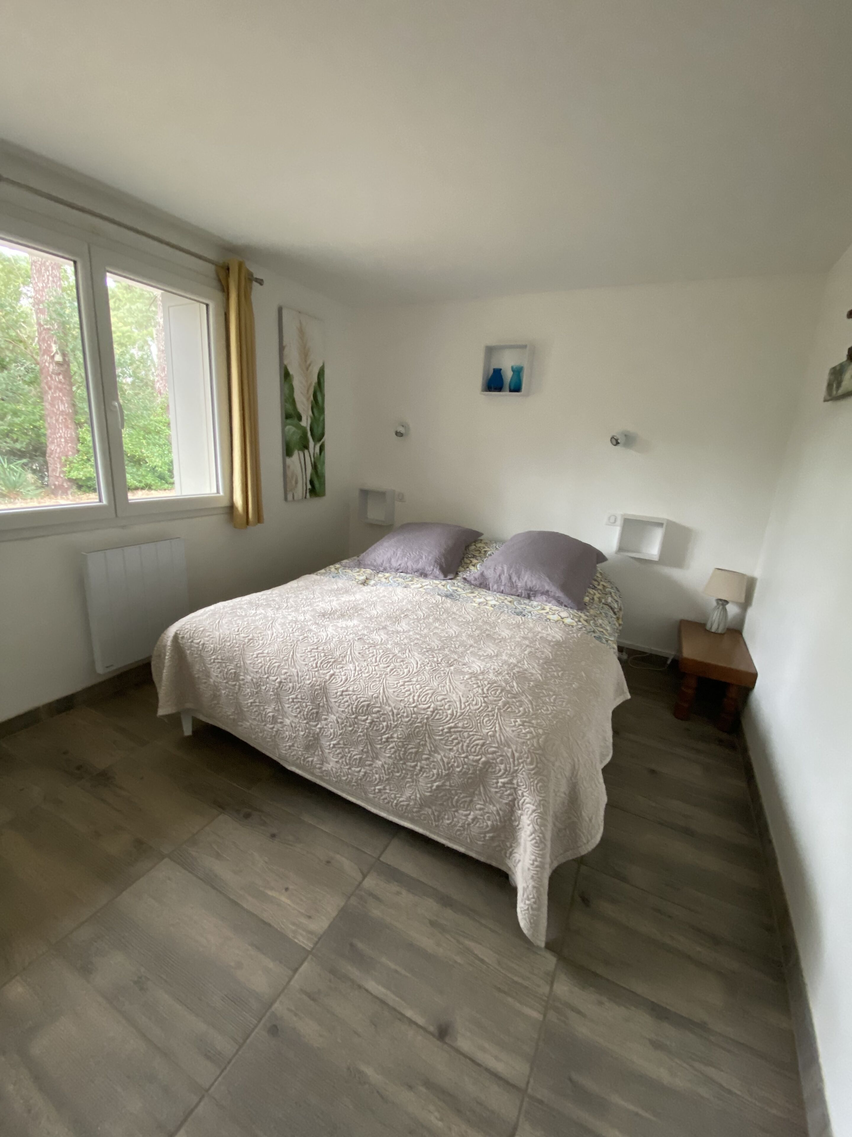 1 habitación, tabla de planchar con plancha, wifi gratis y ropa de cama 