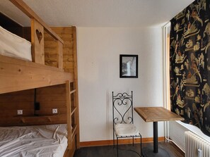 Unclassified image, 3 of 11, button - 2-room apartment with south/west balcony, mountain view, Wi-Fi (Tignes)