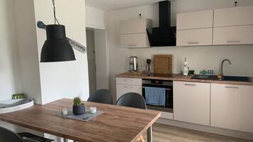 Kühlschrank, Ofen, Herdplatte, Geschirrspüler