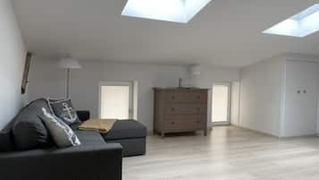 Smart-TV, DVD-Player, Bücher, Musikbibliothek