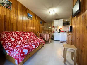 Interior - Cozy apt for 6, Praz-sur-Arly, free shuttle, parking, pets allowed (Praz-sur-Arly)