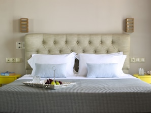 Suite, 1 habitación, vista al mar | Cunas gratuitas, wifi gratis y ropa de cama 