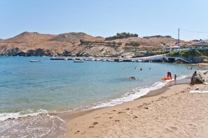 On the beach - Marelina Villas (Mylopotamos)
