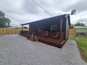 Exterior - Oak Tree Cabin (Fivemiletown)