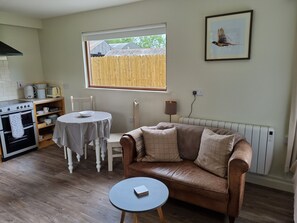 Living area - Oak Tree Cabin (Fivemiletown)