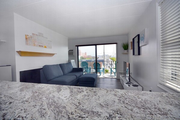 Smart TV - Cozy, sweet 1 bedroom condo located midtown on the ocean block just a quick walk to the beach! (Ocean City)