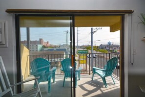 Interior - Cozy, sweet 1 bedroom condo located midtown on the ocean block just a quick walk to the beach! (Ocean City)