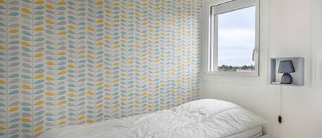 2 bedrooms, iron/ironing board, free WiFi