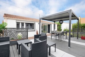 Outdoor dining - House for 6 people 700m from the beach (Pornic)