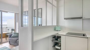 Réfrigérateur, micro-ondes, four, lave-vaisselle