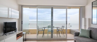 Seaview ! Flat for 4