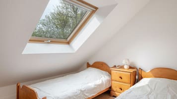 2 bedrooms, iron/ironing board, free WiFi