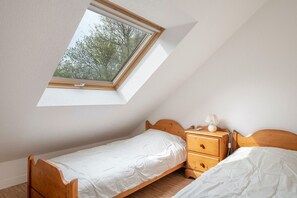 2 bedrooms, iron/ironing board, free WiFi