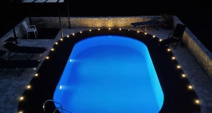 mit Pool in Ruhigem Waldstück