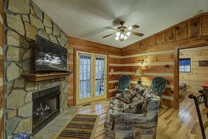 Smart TV, chimenea y videojuegos