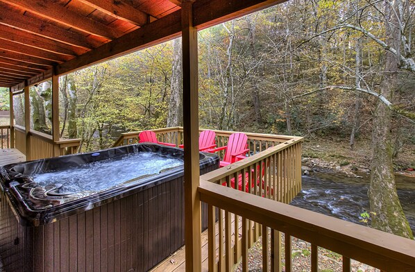 Outdoor spa tub