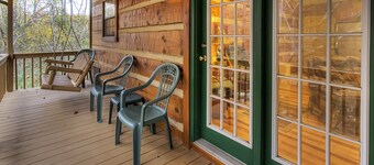 Rippling Waters: Your Smoky Mnt Escape is Simply Stream-ing with Relaxation!