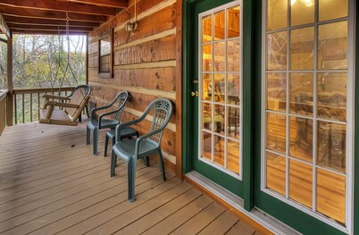 Enjoy Fishing|Tubing|Hot Tub| in a Riverside Cabin