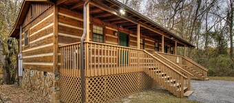 Enjoy Fishing|Tubing|Hot Tub| in a Riverside Cabin