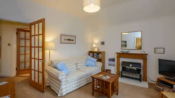 Apartment, 1 Katil Ratu (Queen) | Ruang tamu | 30 inci televisyen dengan kabel