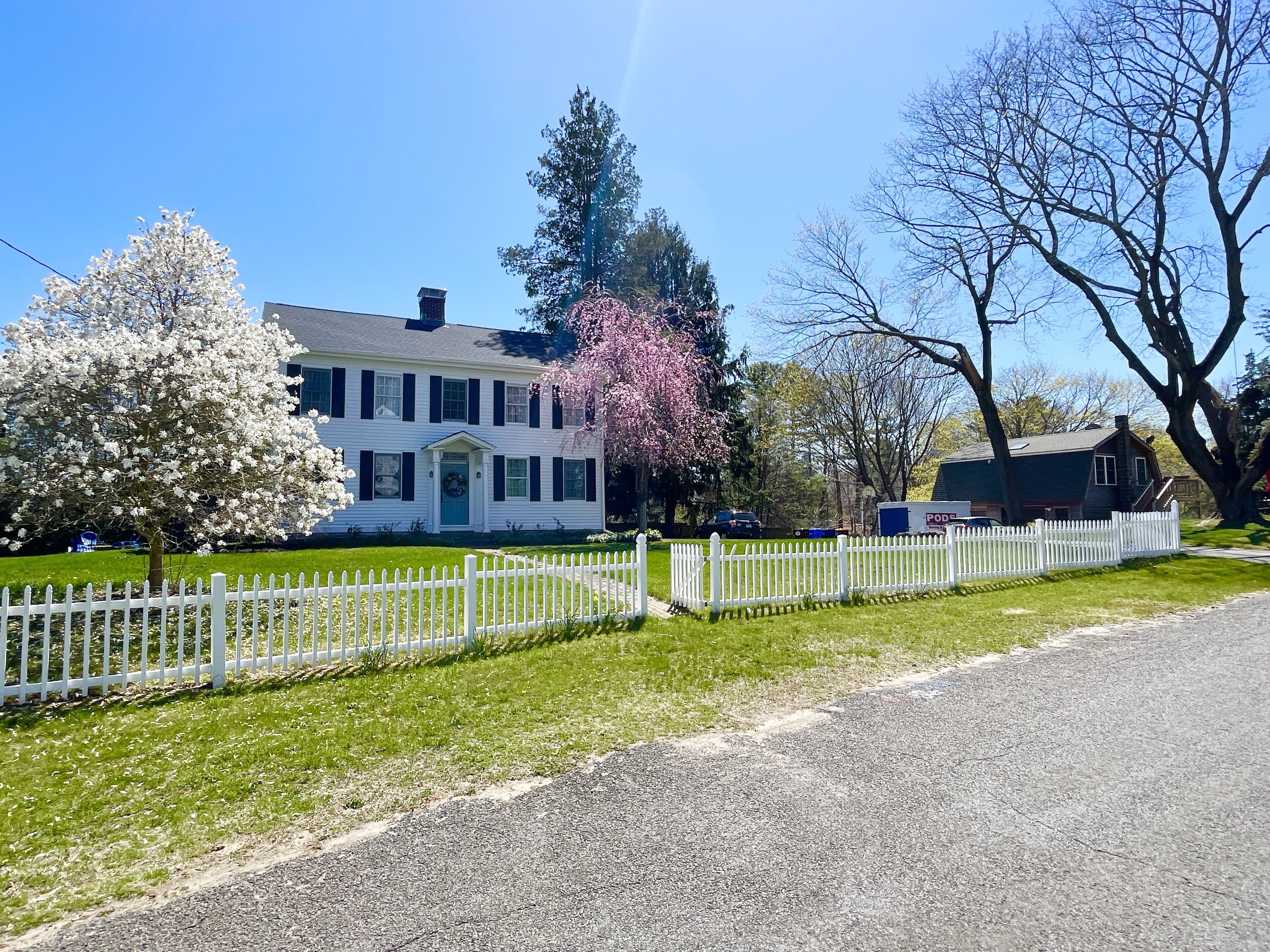 1.5 Acres Gorgeous 1860s Colonial House & Carriage Apartment