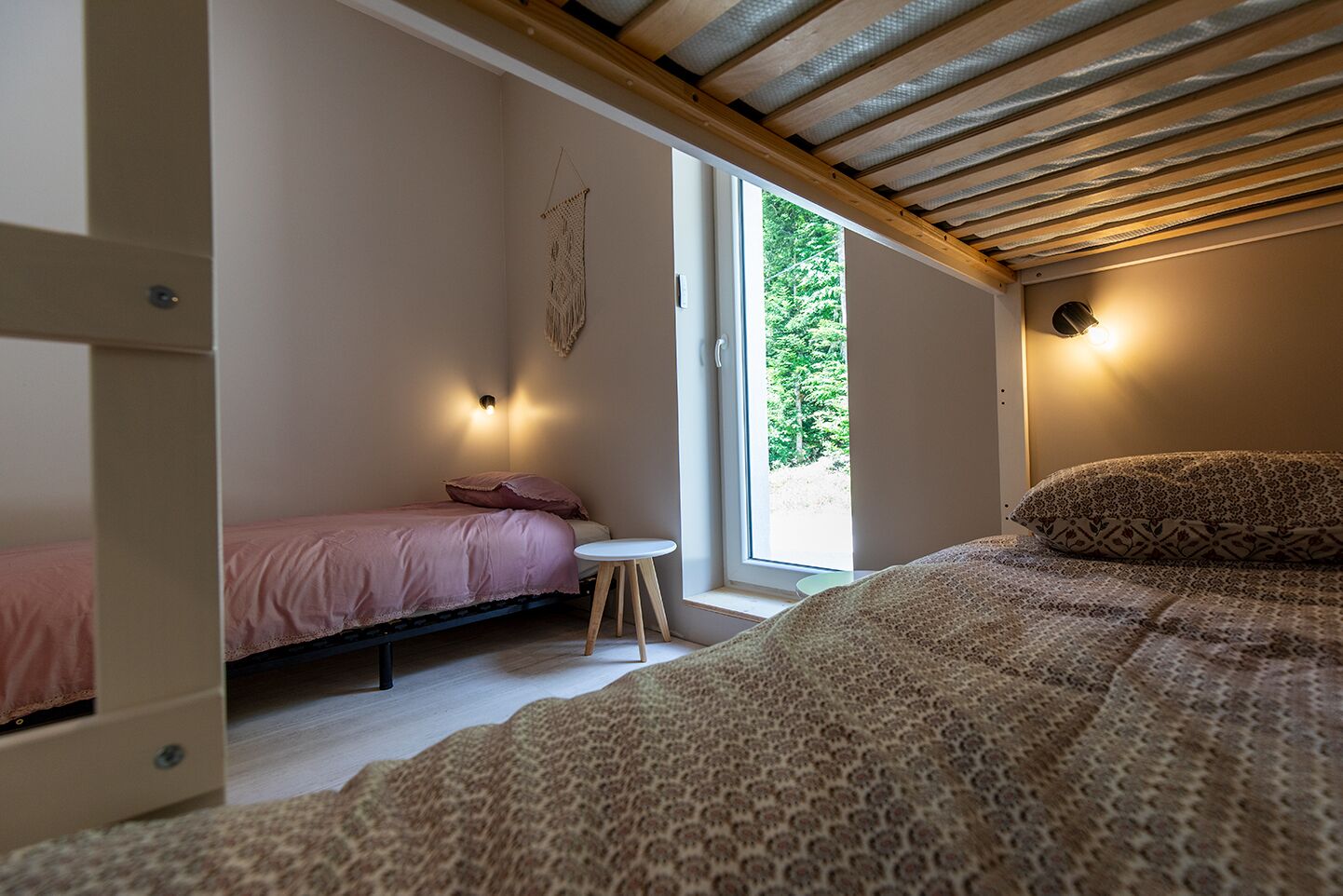 4 bedrooms, iron/ironing board, travel crib, WiFi (free)