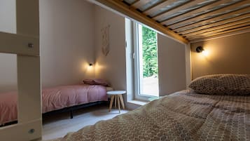4 chambres, fer et planche à repasser, lit parapluie, Wi-Fi gratuit