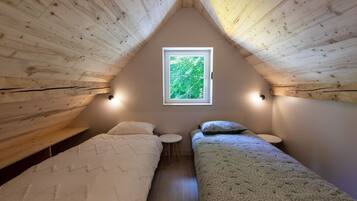 4 bedrooms, iron/ironing board, travel cot, free WiFi