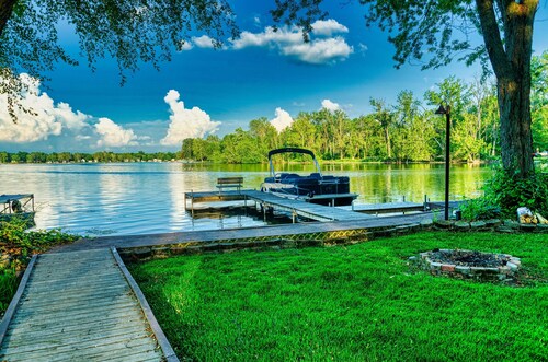 "Pier"adise on Long Lake - Lakefront Home