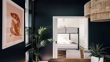 3 habitaciones, tabla de planchar con plancha, wifi y ropa de cama