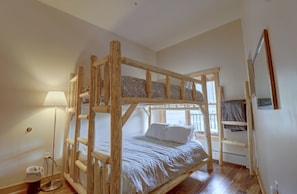 Condo, 2 Bedrooms