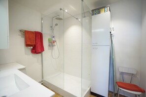 Hair dryer, towels